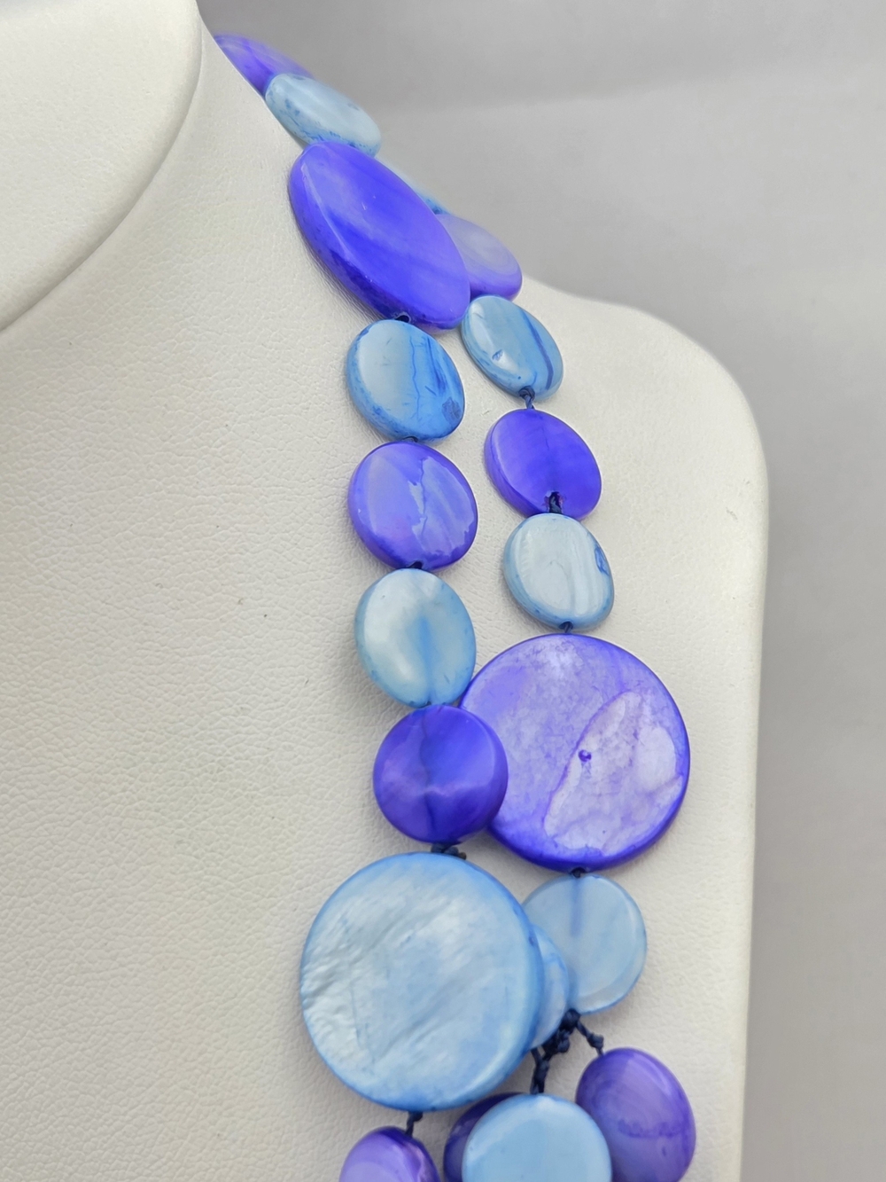 Vintage Blue Purple Mother of Pearl Disc Layered Necklace - Picture 2 of 16